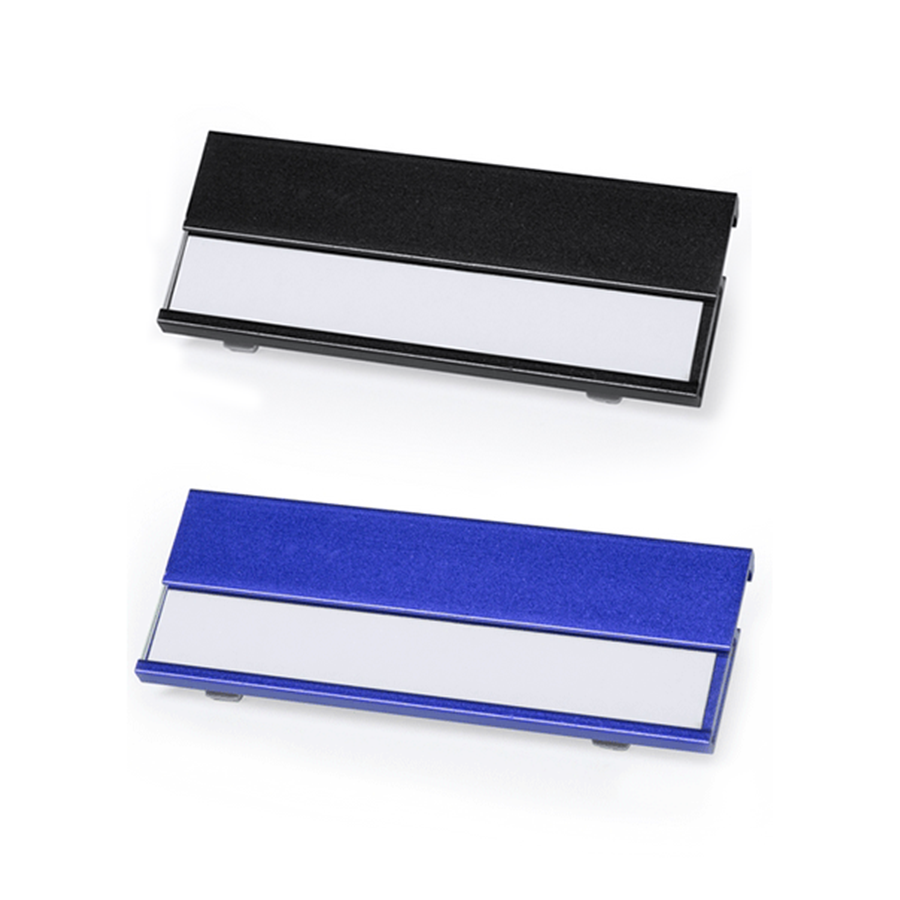 badge nominatif métal en bleu épingle